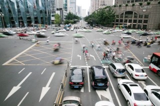 最高法拟规定乘客“开门杀”保险也要赔 业内：车险定价中的“从人”因素将增加