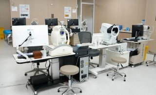 告别多副眼镜的困扰！专家解读：郑州中视眼科“新复明”手术如何一键重启年轻视界