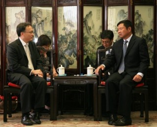 港股通的标的选择和投资策略是什么？港股通对两地市场有何影响？