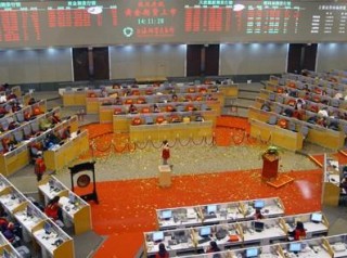 如何顺利完成各类金融交易的款项交付？这种款项交付需要注意哪些问题？