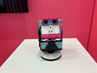 消博手记 | 打工人有救了？消博会上那张让人“抖睡”的椅子，居然是航天员同款