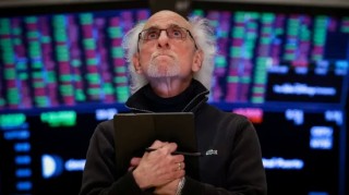 收盘：美股高开低走纳指重挫330点 特朗普关税继续施压