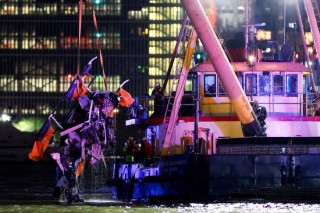 纽约直升机坠毁致6人遇难所涉观光公司停运 美国联邦航空管理局介入调查