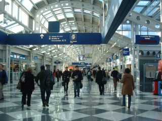 政府停摆结束 美国赶在感恩节假期前终止航班削减令