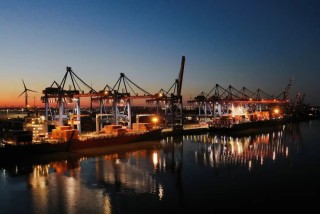 欧元EURUSD面临双重冲击：德国工业喜忧参半＋政治风险升温