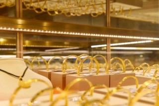 金价涨了，上市黄金企业业绩降了