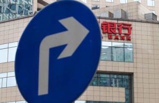 如何对车辆未购买交强险的行为进行处罚？这种处罚的依据是什么？