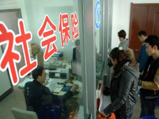 “如何顺利完成个人社保的续交工作？这种续交工作有哪些重要意义？”