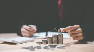 掌舵十年宁敏辞任中银证券董事长，下一站回归中行总行，银行老将周权“接棒”