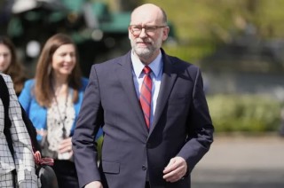 特朗普2026预算案公布：大幅削减国内开支，国防与关税成焦点