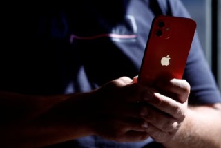 苹果季报前瞻：iPhone销量或连续两季度下滑 AI推迟将成焦点
