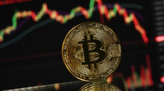 比特币重返70000美元上方 几乎收复周四全部失地