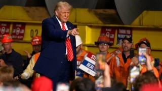 欧盟在特朗普将钢铁关税提高至 50% 后表示 “准备采取反制措施”