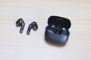 小米 Buds 6 首发上手：半入耳旗舰的‘听感’与‘智慧’进化