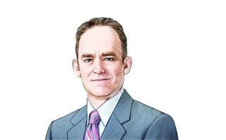 美伊冲突致全球股市震荡，国际油价飙升60%，标普预警：长期原油供给冲击或引发全球衰退