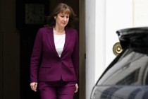 英国财政大臣抨击美国贸然发动对伊战争是愚蠢之举