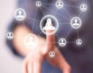 如何分析期权定价模型的优缺点？这个模型在实际应用中有哪些限制？