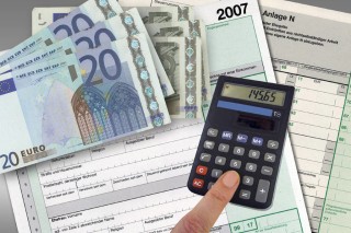 如何分析福州黄金价格的波动因素？这些因素对当地投资有何指导意义？