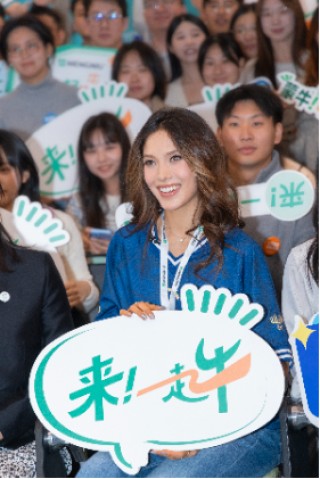 冠军伙伴谷爱凌到访蒙牛，共启米兰冬奥新篇章