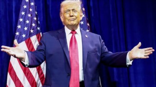 白宫：特朗普考虑动用美军夺取格陵兰岛