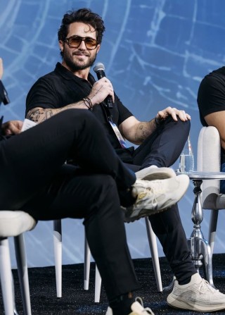 号称年入18亿美元的“一人公司”翻车，极致效率背后是极致脆弱？