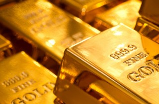 摩根大通黄金交易部门，传于上月底紧急迁至新加坡，50多名交易员及家属在一周内搬家