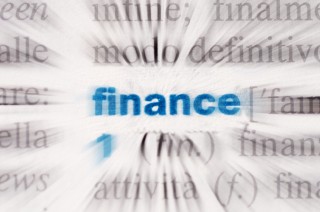 什么宜人宜人在金融服务中的特点是什么？这些特点如何满足客户需求？