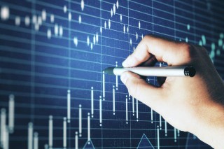 如何分析期货l价格波动及点位价值？动一个点对盈利有何影响？