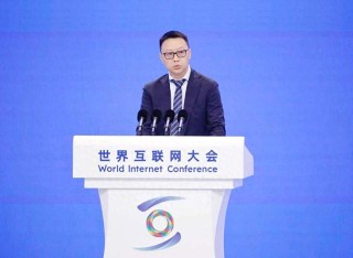 阿里CEO吴泳铭：AI发展将经历三个阶段，要加大投入打造超级AI云