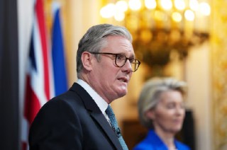 斯塔默与冯德莱恩讨论乌克兰和平计划及俄罗斯冻结资产问题