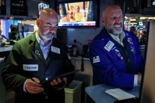 收盘：美股周二收跌 标普指数结束六连涨