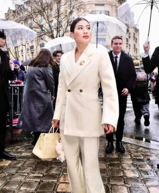 现象级曝光！蕾哈娜、贝克汉姆等明星纷纷“带货”！Labubu冲破关税打压，在美国卖断货→