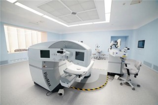 以清晰视野，征服人生赛道｜滑雪健将的中视眼科摘镜之旅