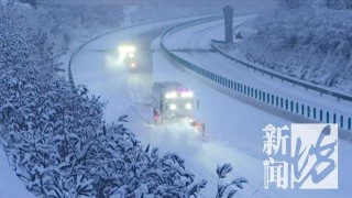 上海飞西安延误了5小时，突降暴雪，航班大面积延误！大批人被困机场