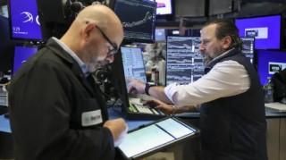 早盘：美股继续上扬 道指上涨180点