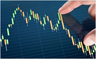 个股的特征有哪些？这些特征对投资者的选股策略有何影响？