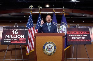 “特朗普联盟正在分崩离析，这不仅与马斯克有关”