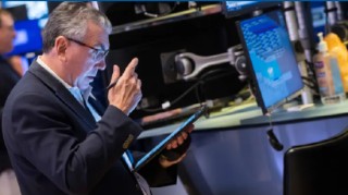 盘前：纳指期货涨0.5% 比特币跃升至接近72000美元