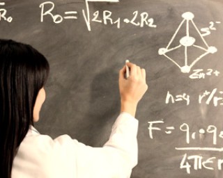 如何避免二元期权教学视频的误导？这类视频存在哪些常见误区？