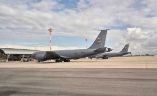 刚刚，美军最大航母抵达！美军将领警告对伊动武风险！美股集体大跌，金银大涨