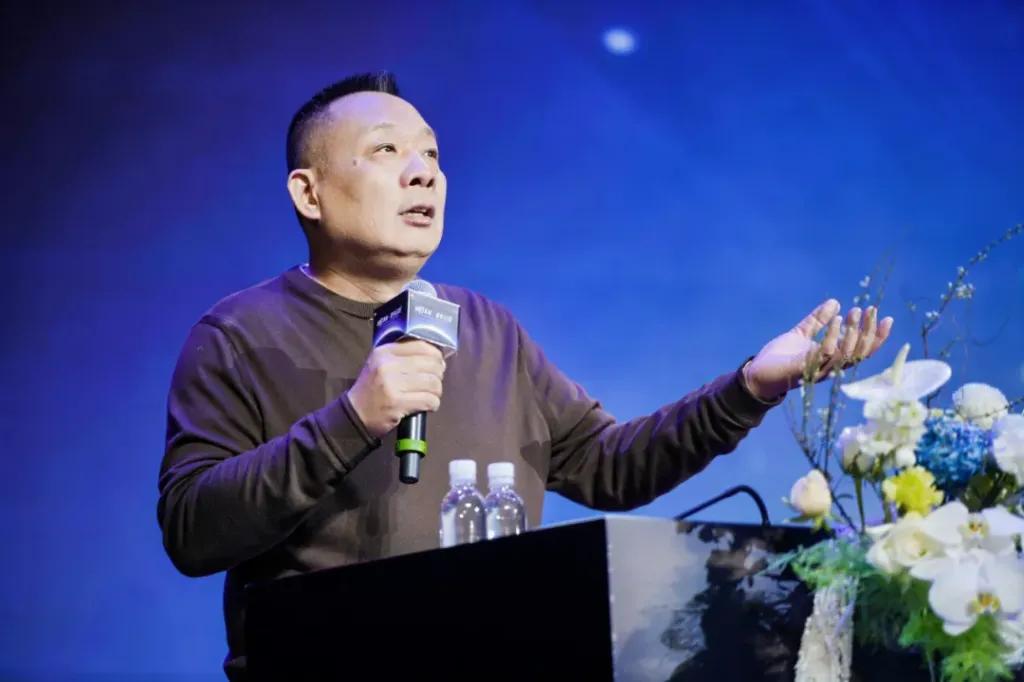 于东来:企业家要有能干会玩的生命状态,曾劝许多零售业的朋友稳健发展但没人听 第1张 于东来:企业家要有能干会玩的生命状态,曾劝许多零售业的朋友稳健发展但没人听 第1张