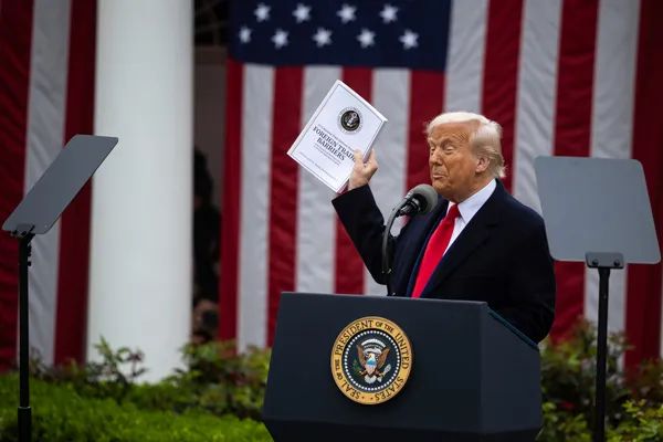 《经济学人》绷不住了…  第2张