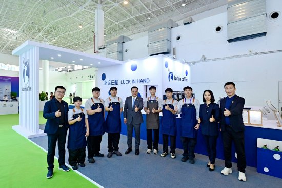 瑞幸咖啡董事长兼CEO郭谨一解读“咖啡+”生态：推动海南成为瑞幸面向国际的重要基地  第1张