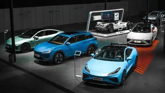 大半年等不到配件、售后维修店关闭、车辆“断网”……车企遇困后，新能源“孤儿车”怎么修？  第1张