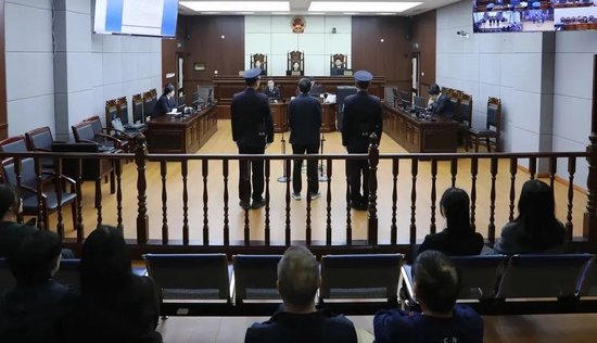 受贿、利用影响力受贿、洗钱 建设银行深圳市分行原副行长李华峰一审被判11年 第1张 受贿、利用影响力受贿、洗钱 建设银行深圳市分行原副行长李华峰一审被判11年 第1张