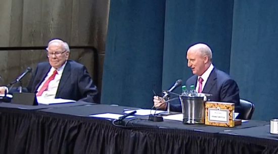 巴菲特谈现金储备,现场哄堂大笑 第1张 巴菲特谈现金储备,现场哄堂大笑 第1张