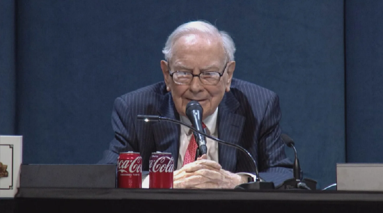 一个时代的结束:巴菲特年底卸任CEO 高调移交了自己的权力 第1张 一个时代的结束:巴菲特年底卸任CEO 高调移交了自己的权力 第1张