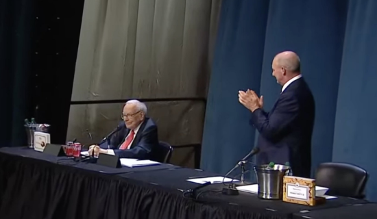 巴菲特突然官宣：年底辞任伯克希尔CEO “接班人”懵了  第1张