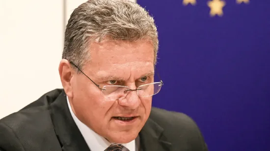 外盘头条:美联储连续按兵不动 鲍威尔无视特朗普降息言论 苹果考虑在浏览器中添加AI搜索 谷歌大跌7% 第6张 外盘头条:美联储连续按兵不动 鲍威尔无视特朗普降息言论 苹果考虑在浏览器中添加AI搜索 谷歌大跌7% 第6张