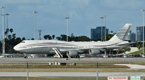 外盘头条：贝莱德加码押注AI股 比特币创新高 OpenAI收购AI初创企业io 特朗普政府接收卡塔尔赠送的飞机  第3张